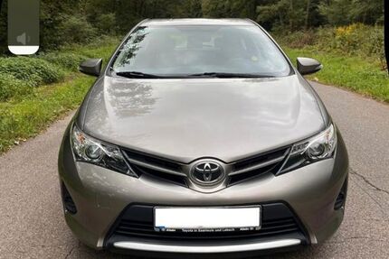 Toyota Auris 121.000 km 7.500 &euro; Völklingen 66333