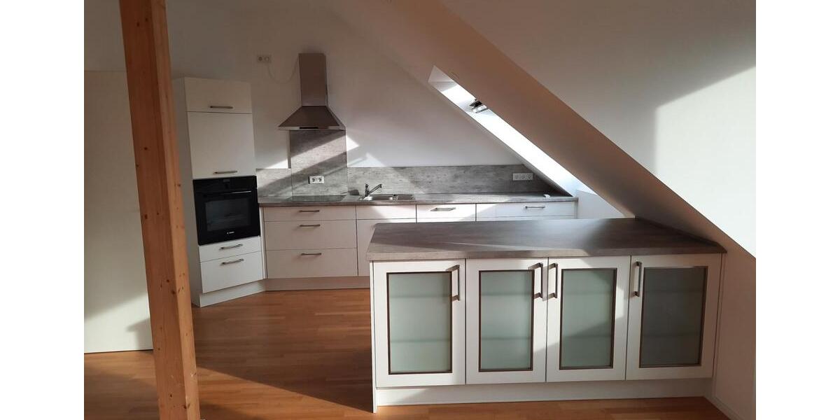 Dachgeschoßwohnung Ingolstadt - 2.5 Zimmer, 93 m&sup2;, 1.350&euro; | Angebot:26321371