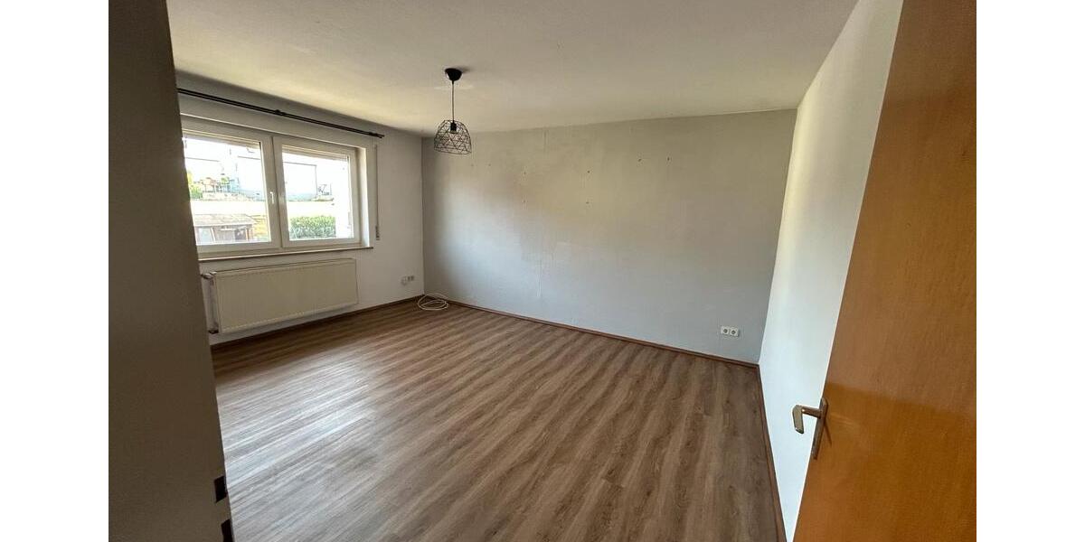 Dachgeschoßwohnung Mitteleschenbach - 3 Zimmer, 85 m&sup2;, 600&euro; | Angebot:26700379