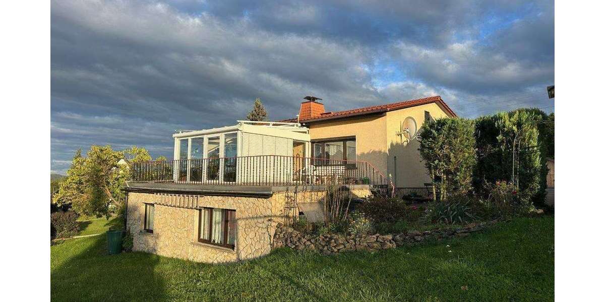 Bungalow - EinZweifamilienhaus mit Wintergarten und tollem Ausblick - Einfamilienhaus Unterwellenborn | Angebot:25809411