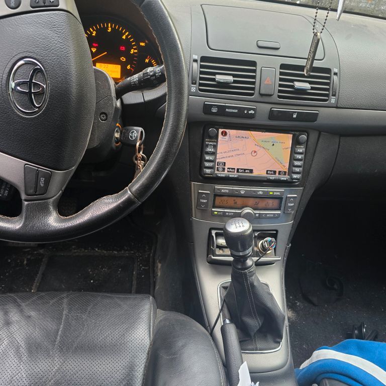 Toyota Avensis 265.000 km 1.300 € Leipzig 04209