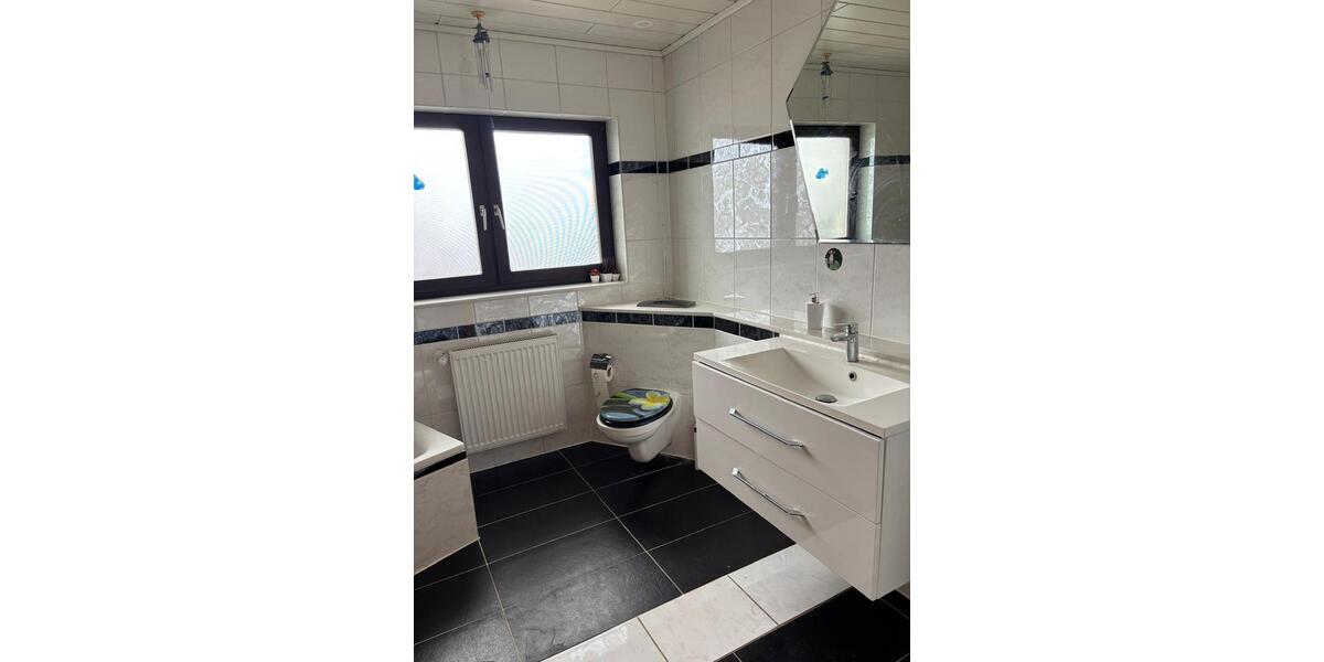 Großzügiges HausVilla ab Okt.2025 zu Vermieten. Kaltmiete 2160€ 8 zimmer