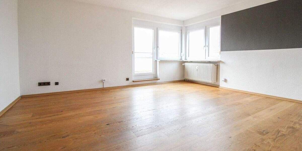 Helle 3-Zimmer-Wohnung mit großem Balkon, Einbauküche und Garage 3 zimmer