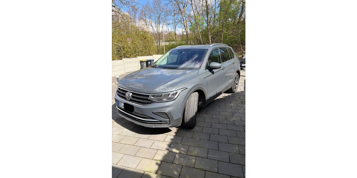 VW Tiguan 95.000 km 23.999 &euro; Duisburg 47057