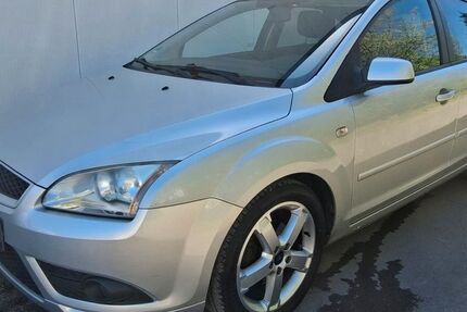 Ford Focus 174.911 km 2.699 &euro; Detmold 32758