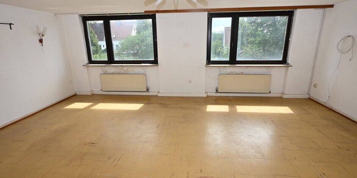 Renovierungsbedürftige Doppelhaushälfte in Saarbrücken am Bellevue zu verkaufen 5 zimmer