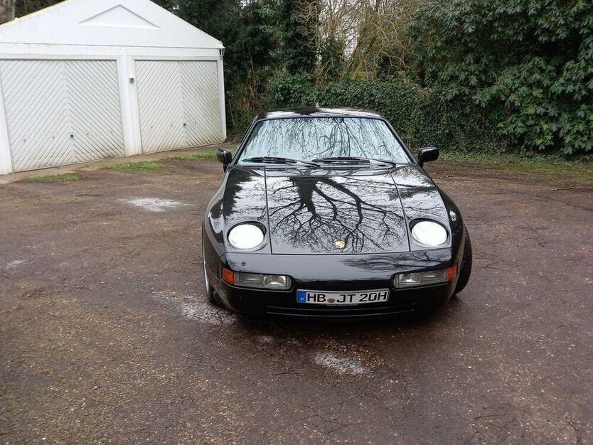 928