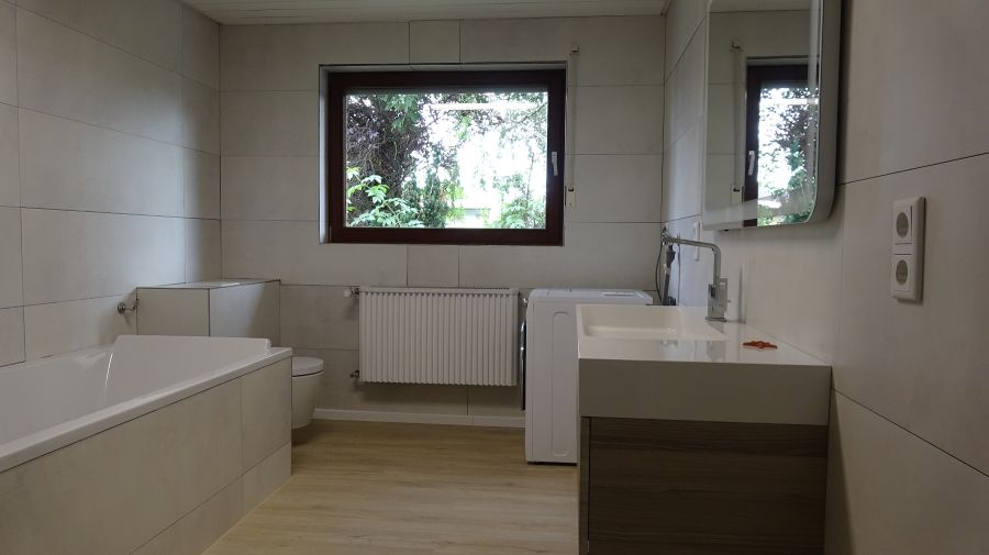 Hochwertig sanierte, sehr geräumige 2,5-Zimmer EG Wohnung mit EBK in Antweiler 2.5 zimmer