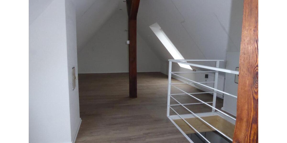Helle 4 Zimmer Küche Bad Dachgeschosswohnung über 2 Etagen 4 zimmer