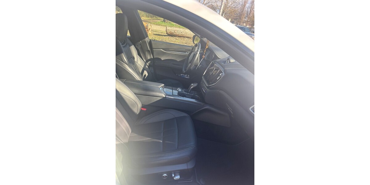 Maserati Ghibli 29.800 km 63.000 &euro; Mannheim 68159