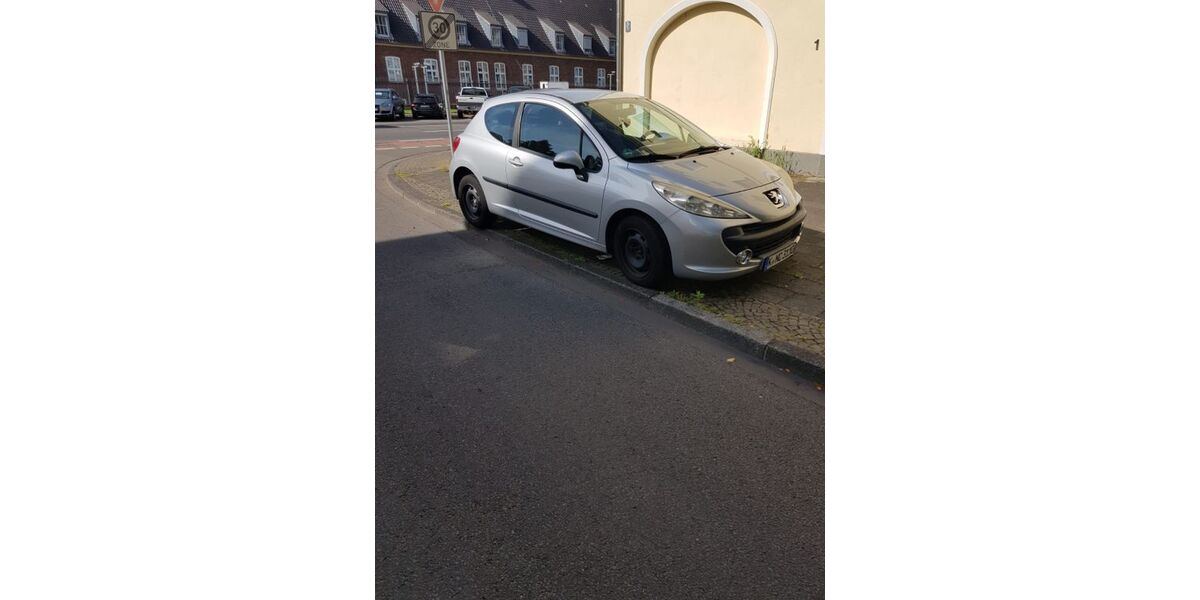 Peugeot 207 135.000 km 2.999 &euro; Engelskirchen 51766
