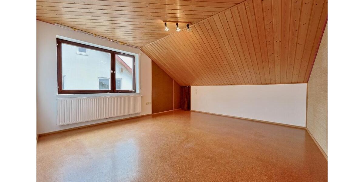 Dachgeschoßwohnung Erbach - 4 Zimmer, 97 m&sup2;, 950&euro; | Angebot:25491533