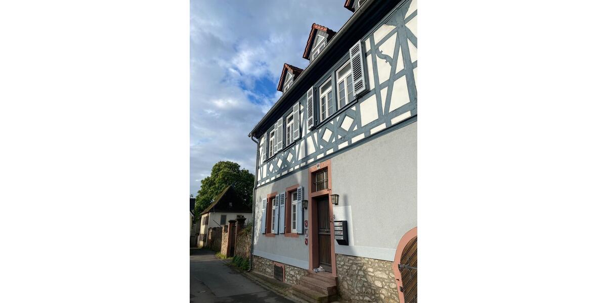 Charmante 2-Zimmer-Wohnung mit Galerie, Einbauküche und Stauraum 2 zimmer