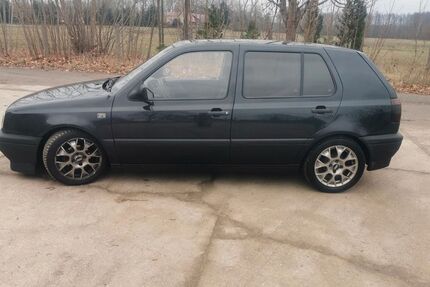 VW Golf 158.000 km 950 &euro; Cottbus 03044