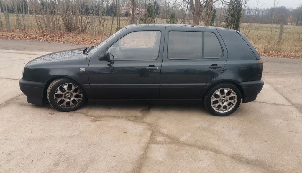 VW Golf 158.000 km 950 &euro; Cottbus 03044
