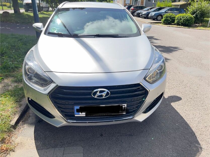 Hyundai i40 109.000 km 10.500 € Hamburg 22145