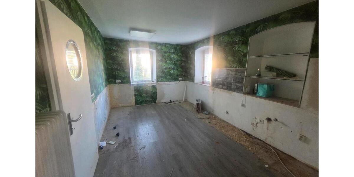 Einfamilienhaus Helmbrechts - 10 Zimmer, 200 m&sup2;, 170.000&euro; | Angebot:24239247