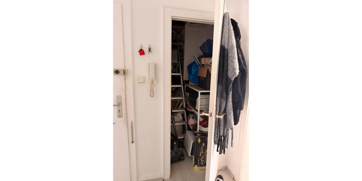 Etagenwohnung Wiesbaden Biebrich - 2 Zimmer, 67 m&sup2;, 1.060&euro; | Angebot:26680426