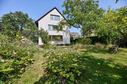 Haus zum Kaufen in Düsseldorf Wersten 650.000 € 194.48 m² 8 zimmer