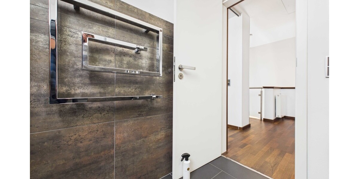 Exklusives Maisonette-Penthouse mit EBK, Whirlpool, Sauna & 2 TG-Stellplätzen - provisionsfrei - Maisonettenwohnung Karben / Petterweil Petterweil | Angebot:24951224