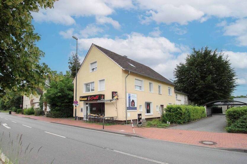 Mehrfamilienhaus mit 5 Wohneinheiten & Gewerbe in zentraler Lage - Investieren in Gütersloh!