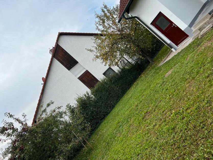 Doppelhaushälfte mit Garten und Garage