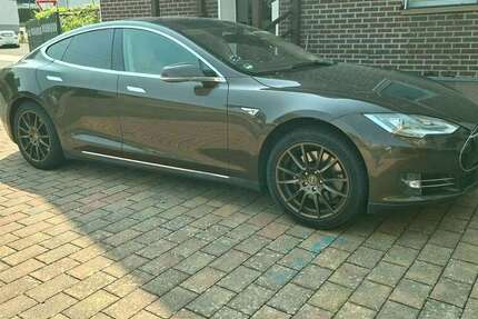 Tesla Model S 261.500 km 20.900 € Buch 56290