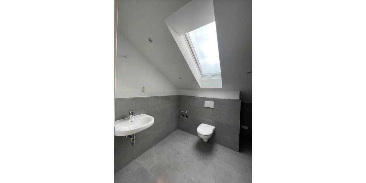 2,5-Zimmer Dachgeschosswohnung mit Gartenanteil in gehobenem Stil 2.5 zimmer