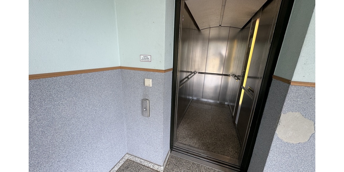 Helle & ruhige 1 Zimmer Whg. mit Aufzug und Balkon (W 46) - Dachgeschoßwohnung Gera Ostviertel | Angebot:26882341