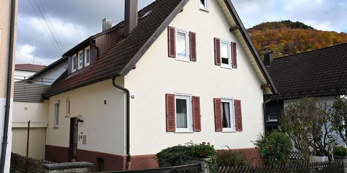 Einfamilienhaus Bad Urach - 5 Zimmer, 143 m&sup2;, 375.000&euro; | Angebot:25819189