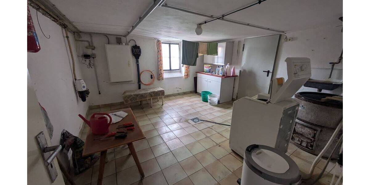 Doppelhaushälfte Waldsassen - 8 Zimmer, 146 m&sup2;, 165.000&euro; | Angebot:25678476