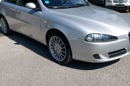 Alfa Romeo 147 185.500 km 1.990 &euro; Würzburg 97082