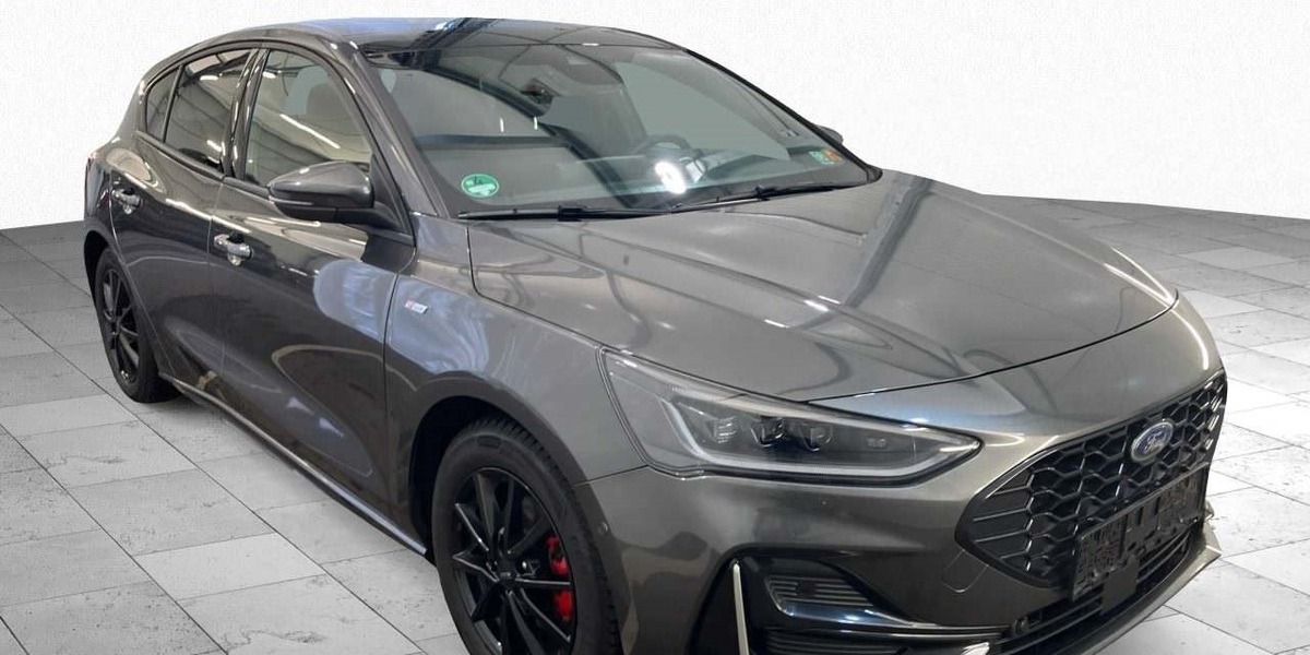 Ford Focus ST Line Vignale HYBR1.HD PANO/AHK/B&O/VOLL 88.246 km 19.990 &euro; Hatten 26209