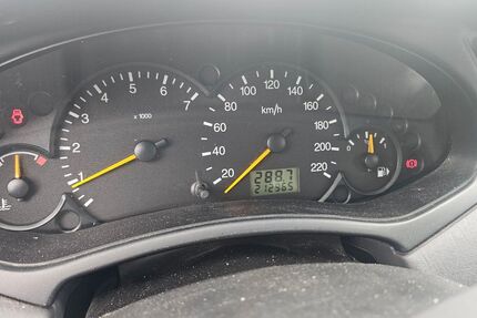 Ford Focus 212.000 km 699 € VEITSBRONN 90587