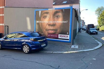 Werbefläche an privater Hauswand zimmer