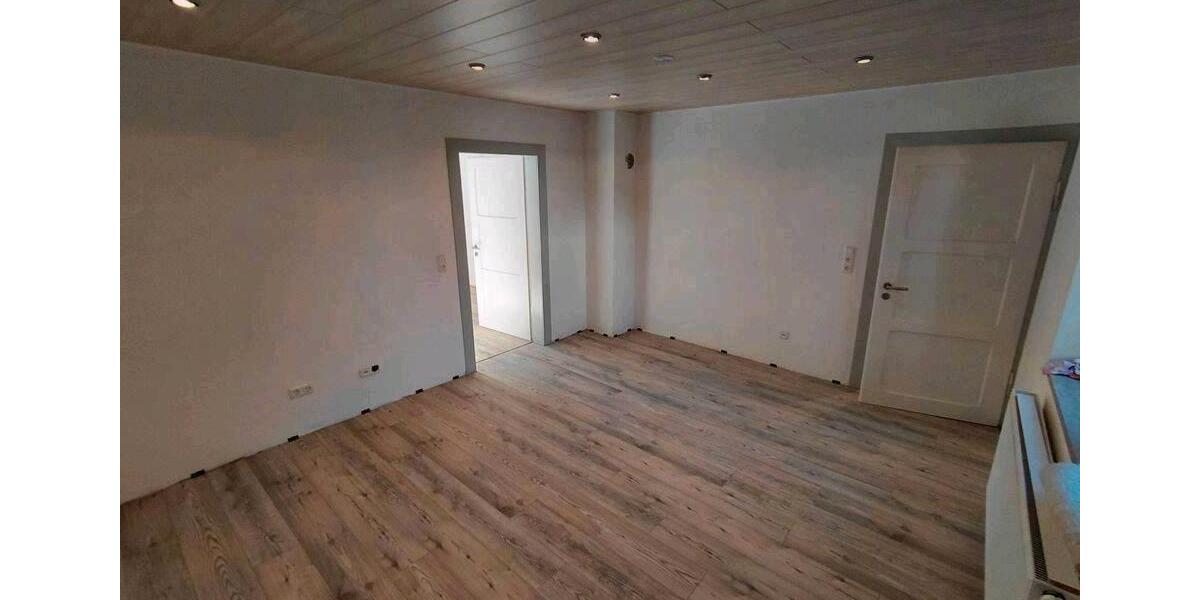 Einfamilienhaus Lauter - 7 Zimmer, 160 m&sup2;, 1.400&euro; | Angebot:26634667