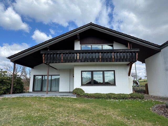 Einfamilienhaus Kusel Bledesbach - 7 Zimmer, 235 m&sup2;, 1.490&euro; | Angebot:23944502