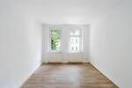 Charmante Etagenwohnung mit Tageslicht-Vollbad. EBK Übernahme möglich.