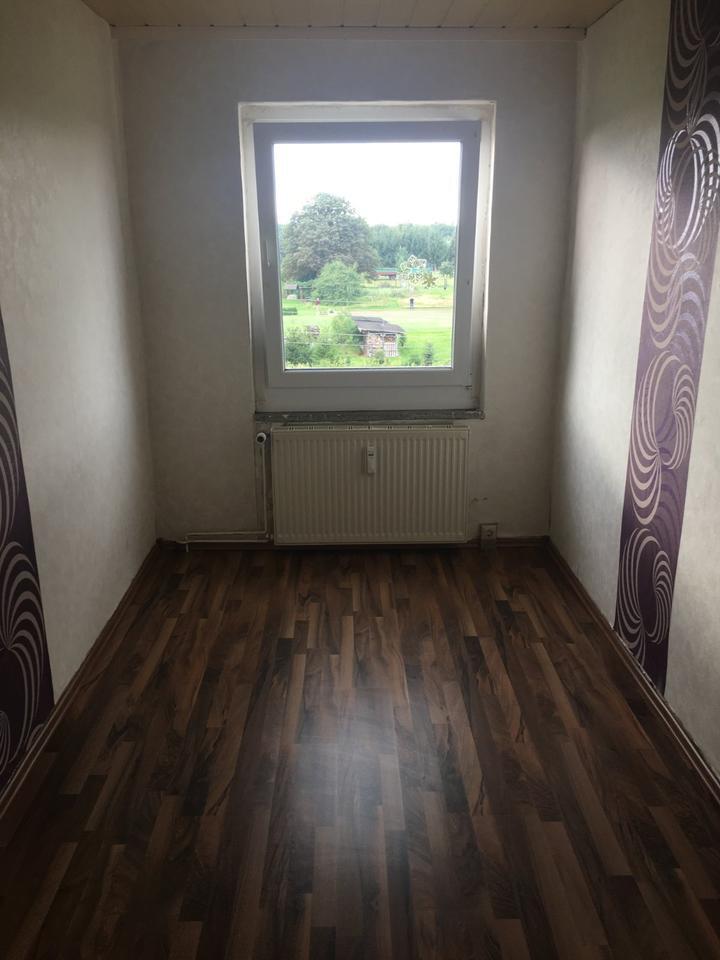 *Frisch Renovierte Wohnung* 5 Zimmer Wohnung im 1.OG zu vermieten