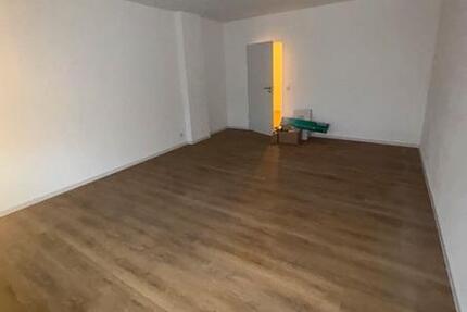 Renovierte 3- Zimmerwohnung mit großem Balkon im EG 3 zimmer