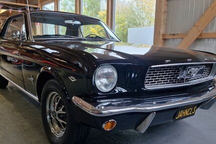 Ford Mustang 96.000 km 29.990 € Breitscheid 35767