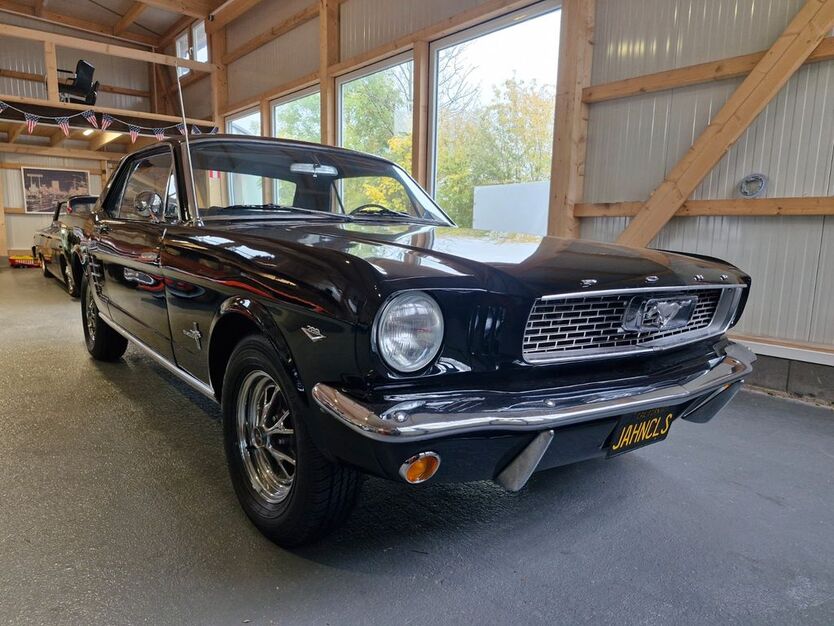 Ford Mustang 96.000 km 29.990 € Breitscheid 35767