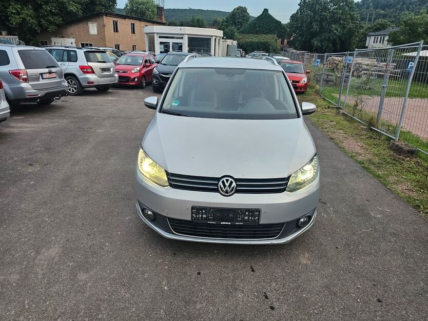 VW Touran 181.000 km 6.299 € Eisenach 99817