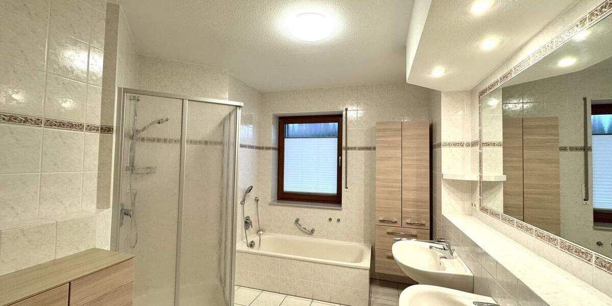 Etagenwohnung Oerlinghausen Lipperreihe - 3 Zimmer, 122 m&sup2;, 299.000&euro; | Angebot:25743886