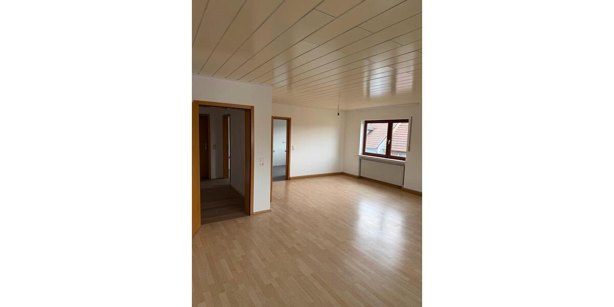 Etagenwohnung Bebra - 4 Zimmer, 102 m&sup2;, 750&euro; | Angebot:26482958