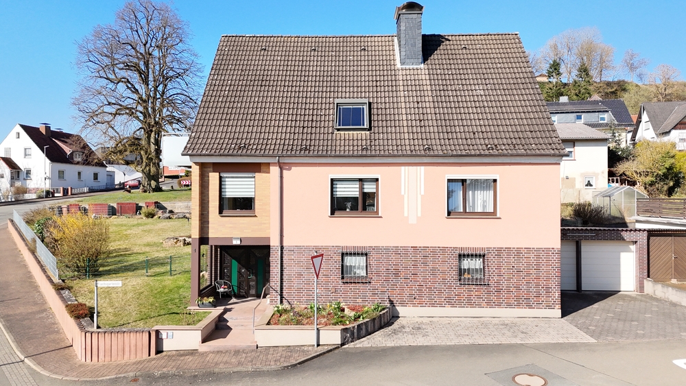 Gepflegtes 1-2 Fam. Haus, neuwertige Heizung, div. Renovierungen, Garten, Doppel-Garage, Terrasse, B - Einfamilienhaus Zierenberg Burghasungen | Angebot:26459788