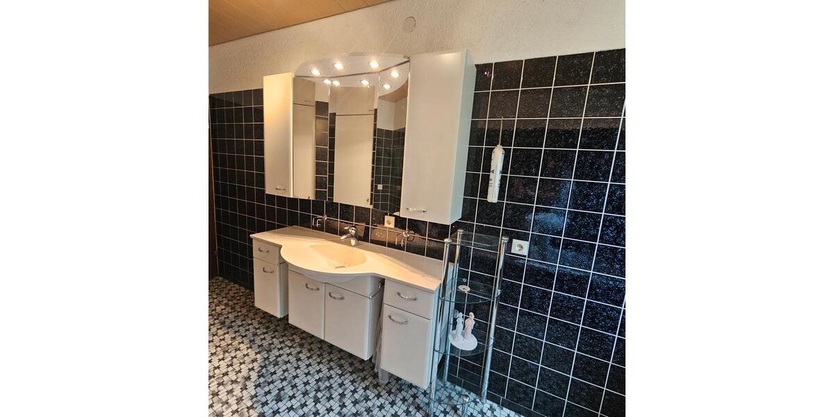 Mehrfamilienhaus, Wohnhaus Mühlingen - 11 Zimmer, 221 m&sup2;, 449.000&euro; | Angebot:26821849