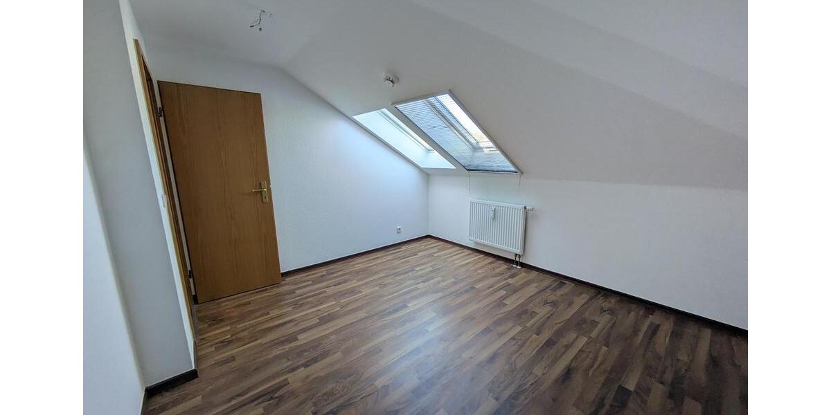Dachgeschoßwohnung Zwickau - 3 Zimmer, 78 m&sup2;, 595&euro; | Angebot:26404437
