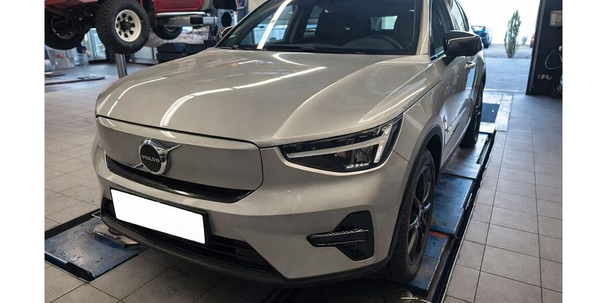 Volvo XC40 63.387 km 28.990 &euro; Düren 52349