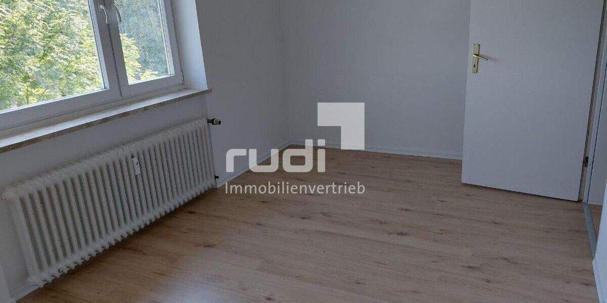 Etagenwohnung Lage - 2 Zimmer, 63 m&sup2;, 108.000&euro; | Angebot:24520159